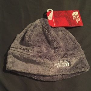 Grey/silver north face hat!